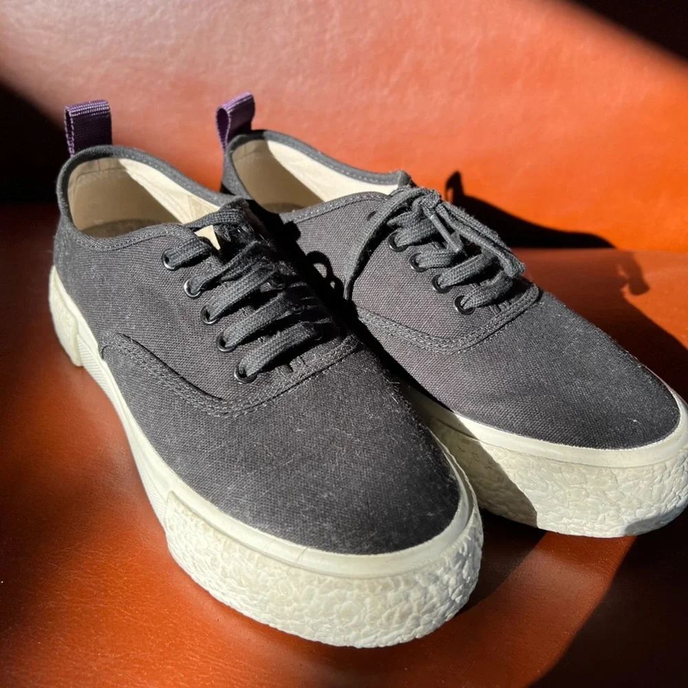 Shoe - Picture 4 of 10